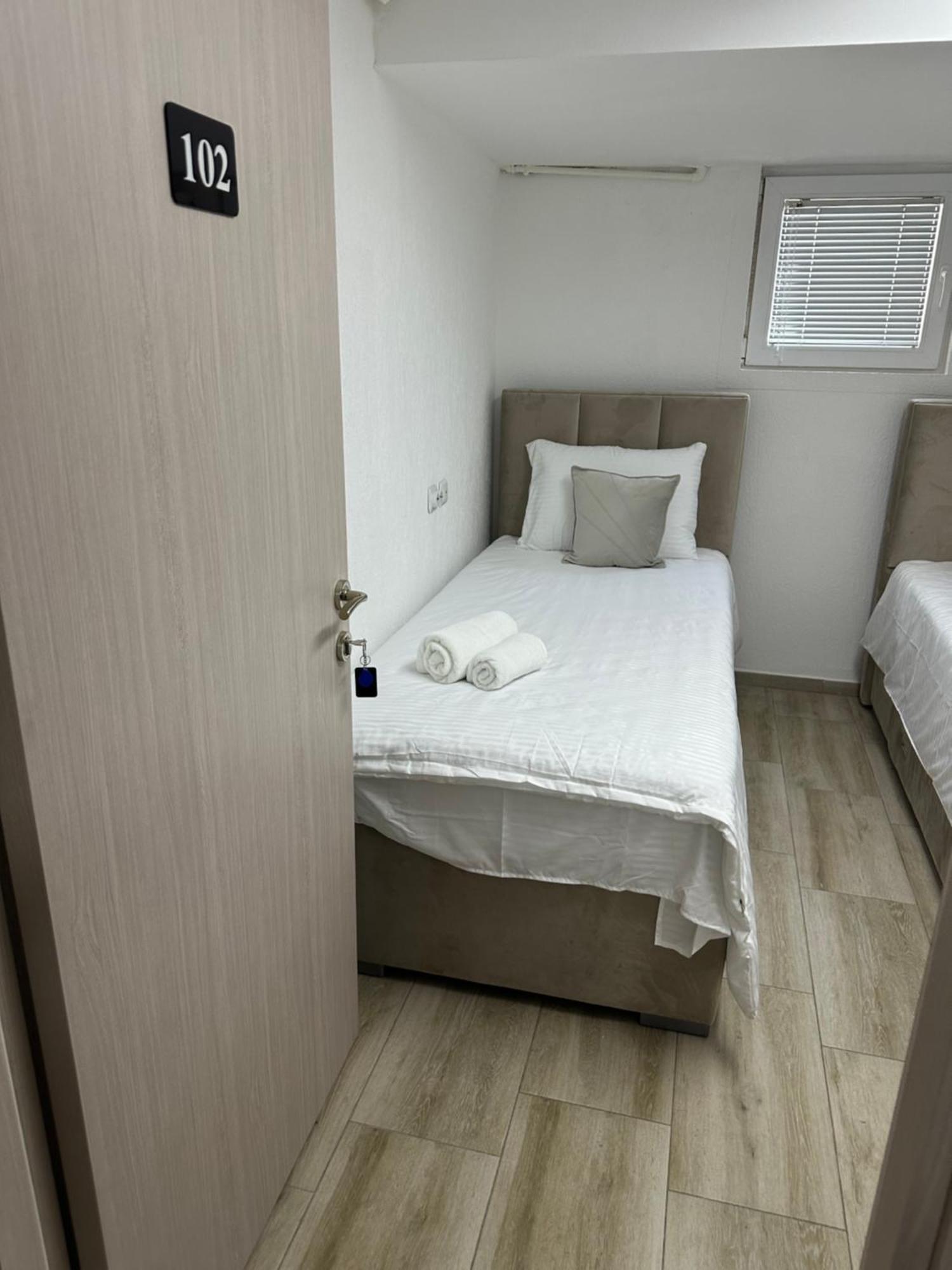 Next Rooms Скопие Екстериор снимка